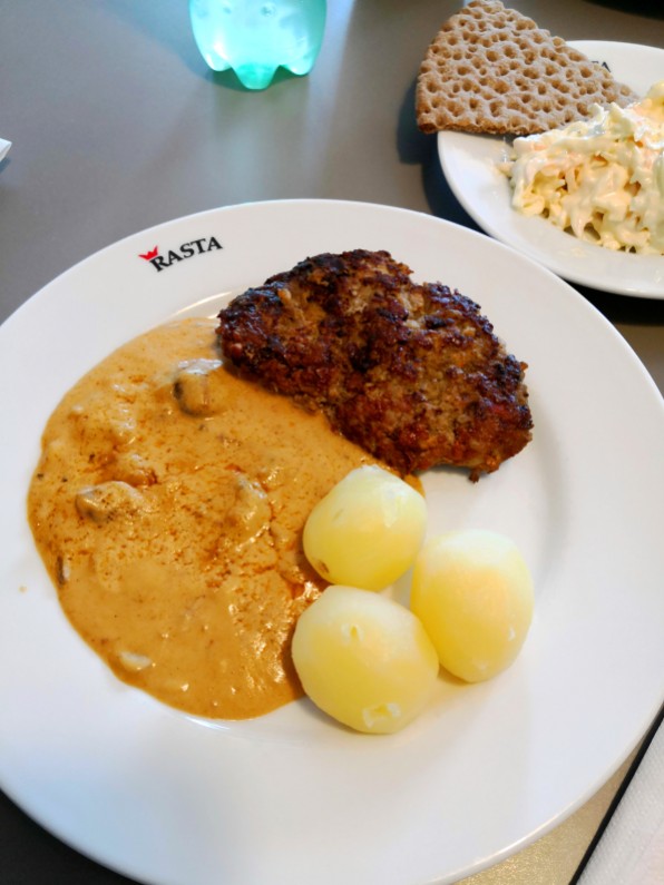 Pork and curry sauce with boiled potatoes